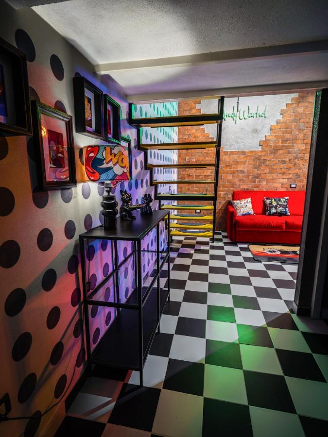 Momarooms Napels Buitenkant foto