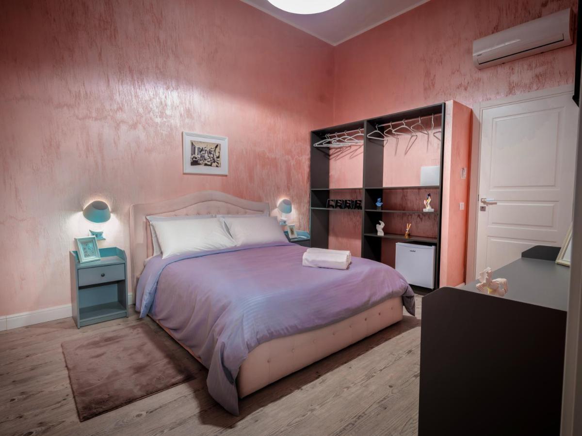 Momarooms Napels Buitenkant foto