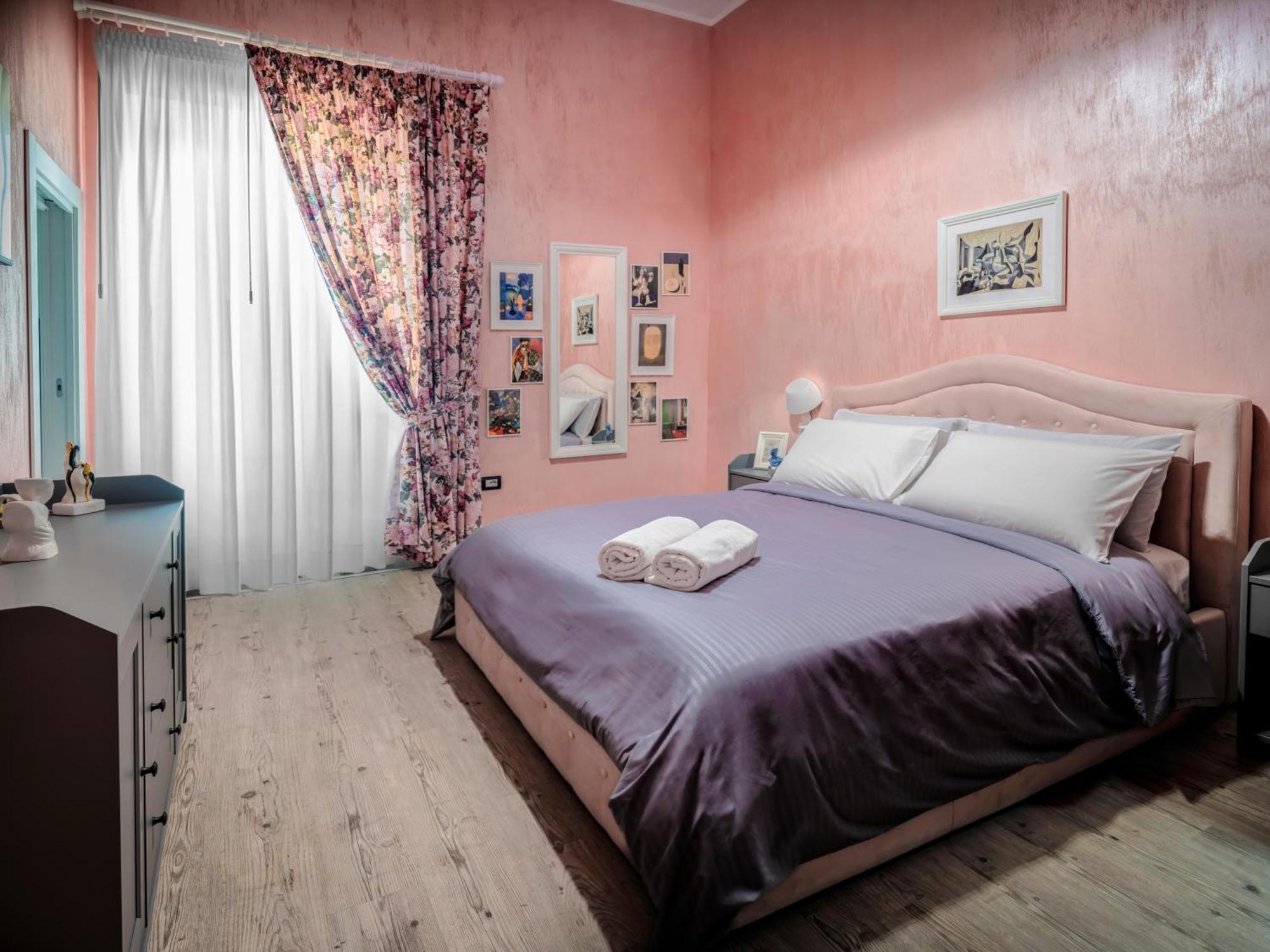 Momarooms Napels Buitenkant foto